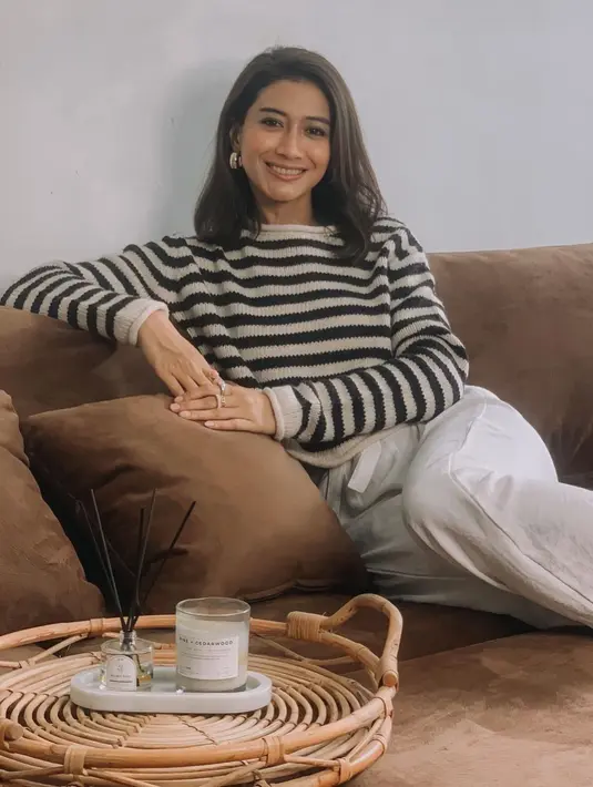 Fitrie yang mengawali karir di dunia entertainment dari tahun 2005 itu memiliki paras cantik dan body  goals. Melihat akun instagramnya, Fitrie sangat rutin menjalani olahraga. [dok. Instagram/fitrierachmadhina]