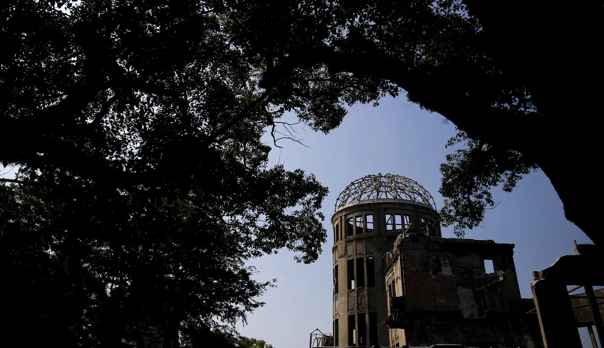 Tampak bangunan  Atomic Bomb Dome, Jepang, Rabu  (5/8/2015). Gedung ini merupakan salah satu peninggalan yang masih berdiri saat peristiwa Bom Atom Hiroshima. (REUTERS/Toru Hanai)