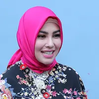 Keputusan Kartika Putri untuk tampil menutup auratnya, membuat orang banyak yang terkejut. Begitu juga dengan pihak keluarga yang sempat takut dengan keputusannya. (Deki Prayoga/Bintang.com)