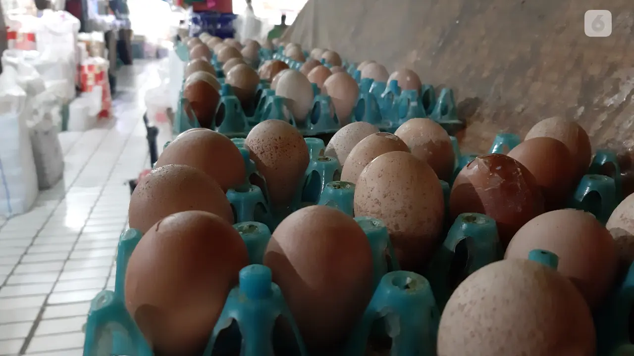 Telur ayam di Pasar Grogol, Jakarta Barat