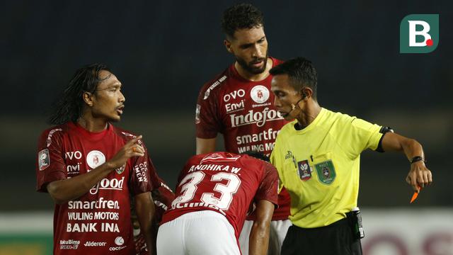 FOTO: Melihat Aksi Mas Har Kembali Main di Stadion Si Jalak Harupat