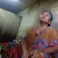 Ibu Eni, pedagang Warung Tegal (Warteg) yang jadi korban razia Satpol PP berhasil gerakkan kepedulian netizen. (dwikaputra/Twitter)