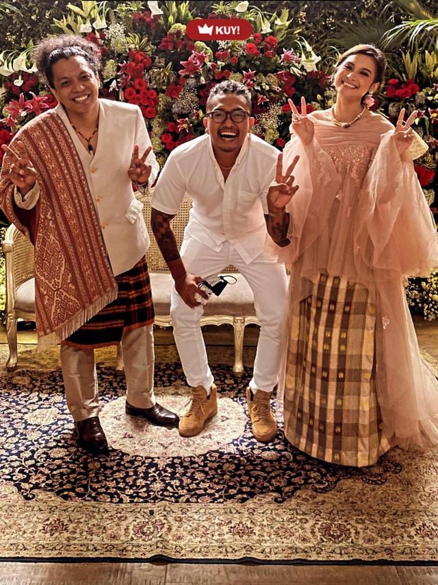 Sah, Ini 5 Momen Pernikahan Arie Kriting dan Indah Permatasari