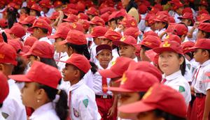 Ilustrasi anak sekolah dasar sedang upacara bendera. (Foto: Istimewa)