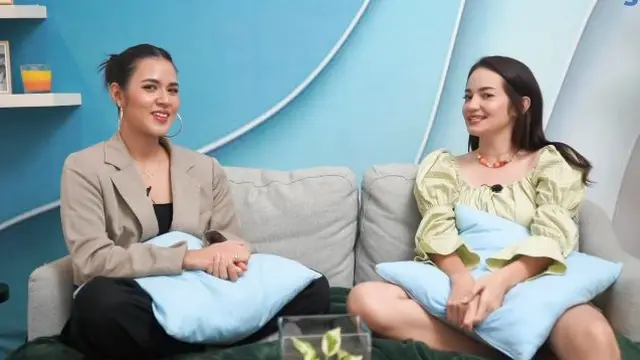 Raisa dan Enzy Storia (Youtube)