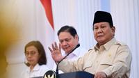 Presiden Prabowo Subianto mengumpulkan sejumlah Menteri Kabinet Merah Putih serta Gubernur Bank Indonesia, Ketua OJK, Kepala LPS, Kepala BPS, dan Dirut Himbara di Istana Negara, pada Jumat (21/3/2025). (Dok Kemenko Perekonomian)