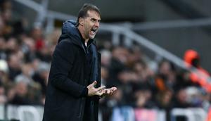 Gol kemenangan tim asuhan Julen Lopetegui itu dicetak oleh Tomas Soucek di babak pertama dan Aaron Wan-Bissaka pada babak kedua. (AFP/Paul Ellis)