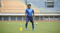 Gelandang Persib Bandung Febri Hariyadi mengikuti sesi latihan di Stadion Gelora Bandung Lautan Api (GBLA), Selasa (18/8/2020). (Foto: MO Persib)