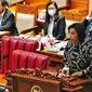 Menteri Keuangan Sri Mulyani menyampaikan laporan pemerintah terkait RUU APBN 2023 saat Rapat Paripurna DPR RI di kompleks Parlemen, Jakarta, Kamis (29/9/2022). Agenda rapat paripurna kali ini adalah pembicaraan tingkat II/pengambilan keputusan atas RUU tentang APBN tahun anggaran 2023. (Liputan6.com/Angga Yuniar)