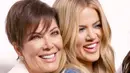 Kris Jenner sendiri dilaporkan membantu Khloe Kardashian setiap waktu. (mirror.co.uk)