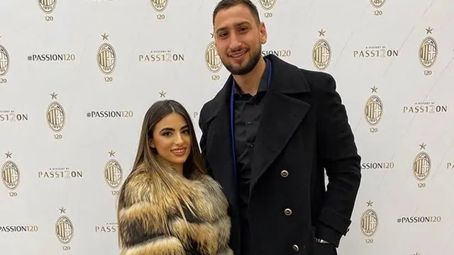 Kiper AC Milan Gianluigi Donnarumma bersama pacaranya