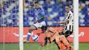 Berawal dari gol Matteo Politano menit ke-57. Kemudian I Partneopei menuntaskan comeback sempurna lewat gol Kalidou Koulibaly menit ke-85. (Foto:AP/Alessandro Garofalo)