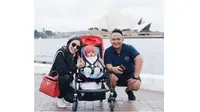 6 Potret Seru Keluarga Momo Geisha Liburan di Australia, Kompak Banget
