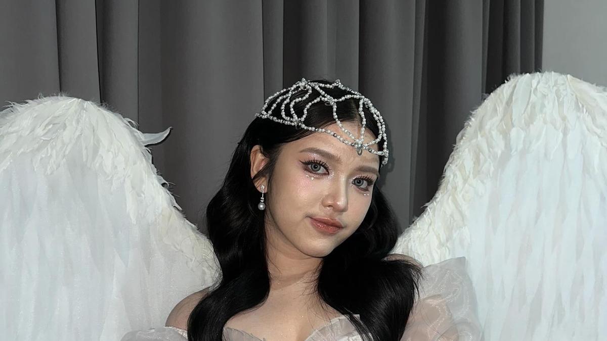 Pesona Cantik Tiara Andini Tampil Totalitas Jadi Malaikat Bersayap Saat Rilis Album Baru