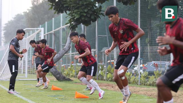 Foto: Antusiasme Skuad Timnas Indonesia U-20 saat Jalani Latihan Terakhir Jelang TC ke Como untuk Ikuti Toulon Tournament 2024 di Prancis