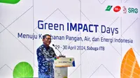 Sekretaris Jenderal Kementerian ESDM, Dadan Kusdiana dalam acara pemberian penghargaan kategori energi dan lingkungan pada kompetisi National Energy, Climate, and Sustainability Competition (NECSC) di Bandung, Jawa Barat, Senin (29/4).