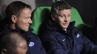 Ole Gunnar Solskjaer (kanan) saat melatih Molde di Liga Europa melawan Celtic di Celtic Park Glasgow (5/11/2015). (AFP/Andy Buchanan)