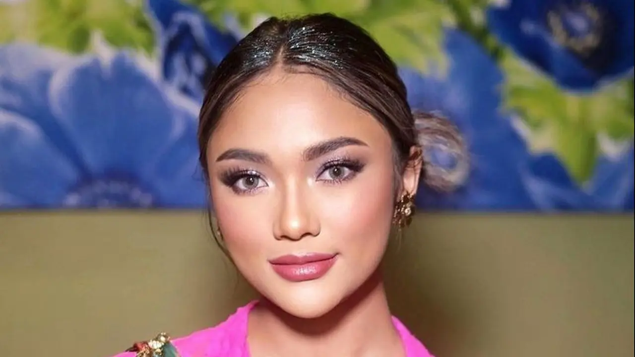 Marion Jola Tampil Keren Pakai Kebaya dan Kain Batik saat Manggung Bawakan Dangdut Koplo
