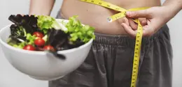 Diet yoyo adalah siklus turun-naik berat badan yang terjadi akibat pola diet tidak stabil dan dapat meningkatkan berbagai risiko kesehatan. (Foto: rawpixel/Freepik)