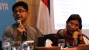 Wakil Ketua KPK, Laode Muhamad Syarif bersama Menteri Kelautan dan Perikanan Susi Pudjiastuti dalam diskusi publik bertajuk 'Kebijakan Reklamasi: Menilik Tujuan, Manfaat, dan Efeknya' di auditorium KPK, Jakarta, Selasa (4/10). (Liputan6.com/Helmi Afandi)