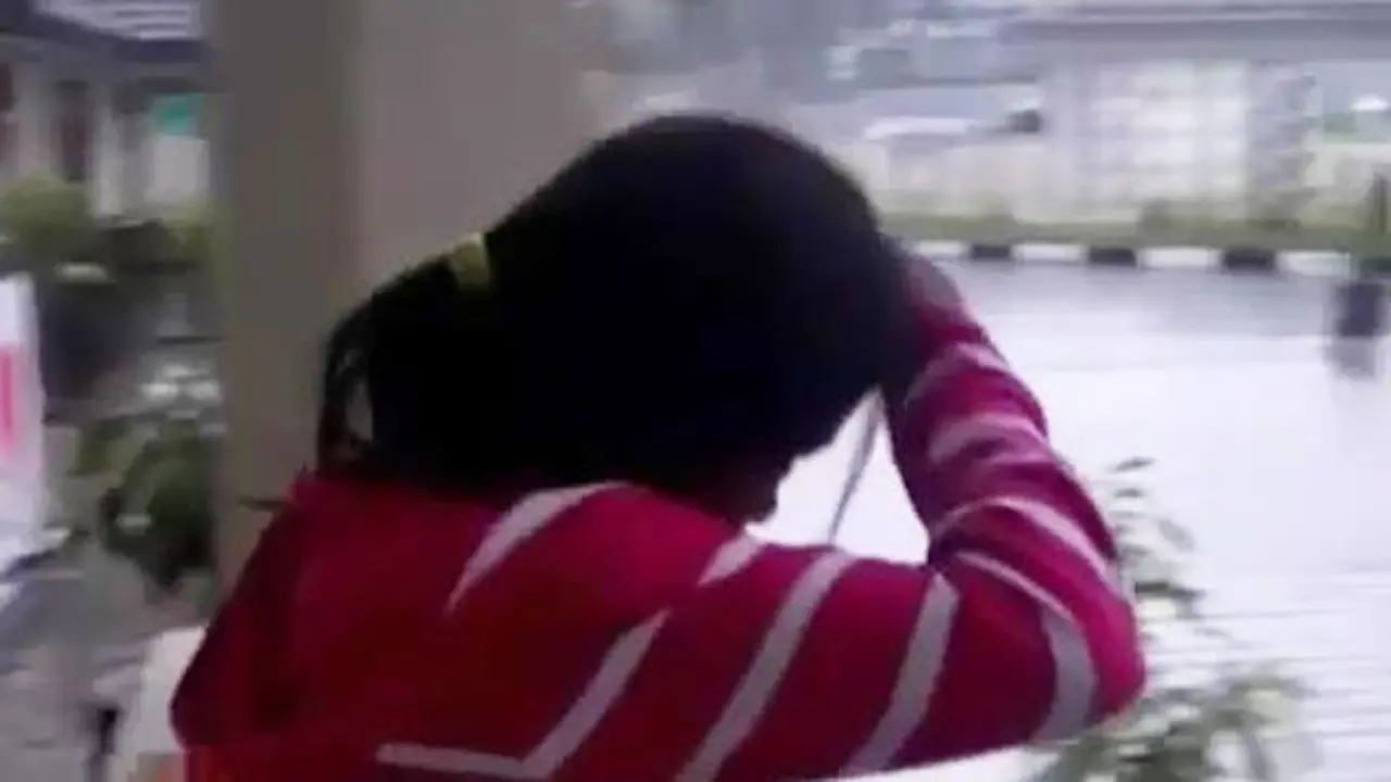 VIDEO: Ibu Ini Buang Bayi yang Baru Dilahirkannya di Kandang Ayam
