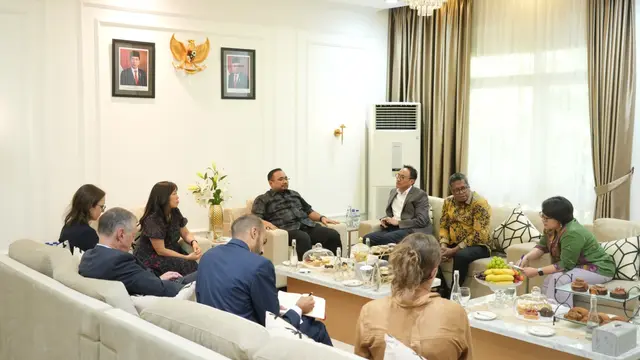 Menteri Agama Yaqut Cholil Qoumas menerima kunjungan Menteri Perdagangan, Usaha Kecil, Promosi Ekspor, dan Perdagangan Internasional Negara Kanada Mary Ng beserta delegasi