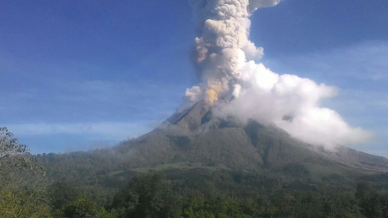 Gunung Sinabung Erupsi 3 Kali Sabtu Pagi Ini