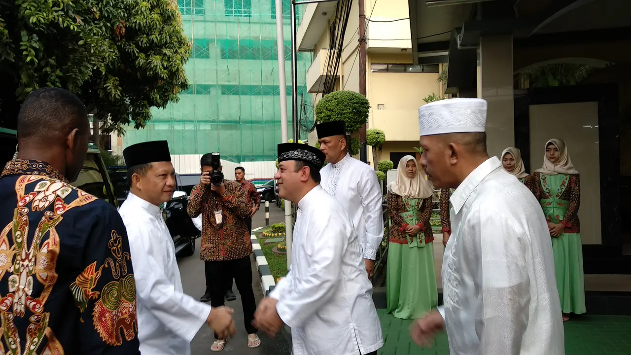 Kapolri Tito salat ied di Masjid Al Ikhlas Mabes Polri