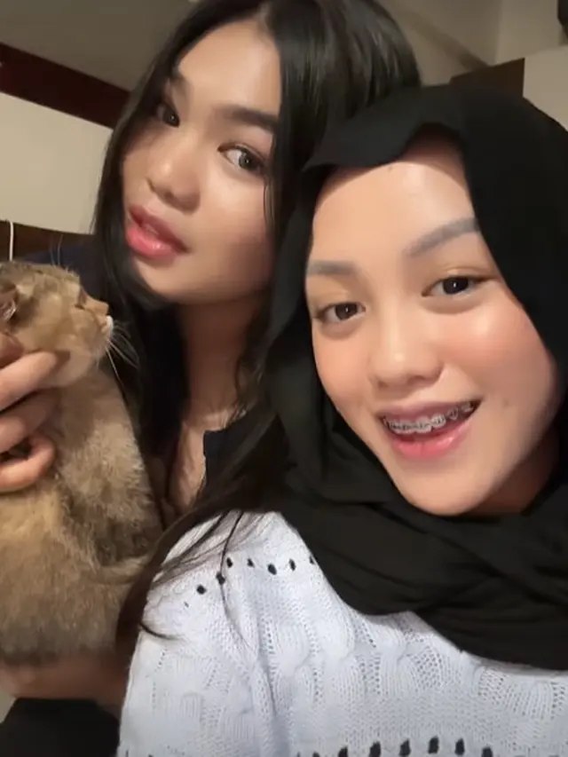 Bikin Pangling, Ini 7 Potret Terbaru Lolly yang Kini Tampil Berhijab