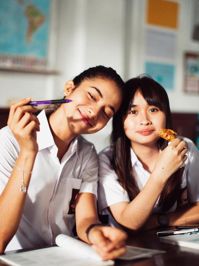 otret Putri Marino Berseragam SMA