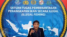 Menteri Kelautan dan Perikanan, Susi Pudjiastuti memberikan keterangan di Gedung Mina Bahari IV, Jakarta, Senin (29/8). Menteri Susi memaparkan sejumlah perkembangan penanganan kasus tindak pidana perikanan. (Liputan6.com/Helmi Fithriansyah)