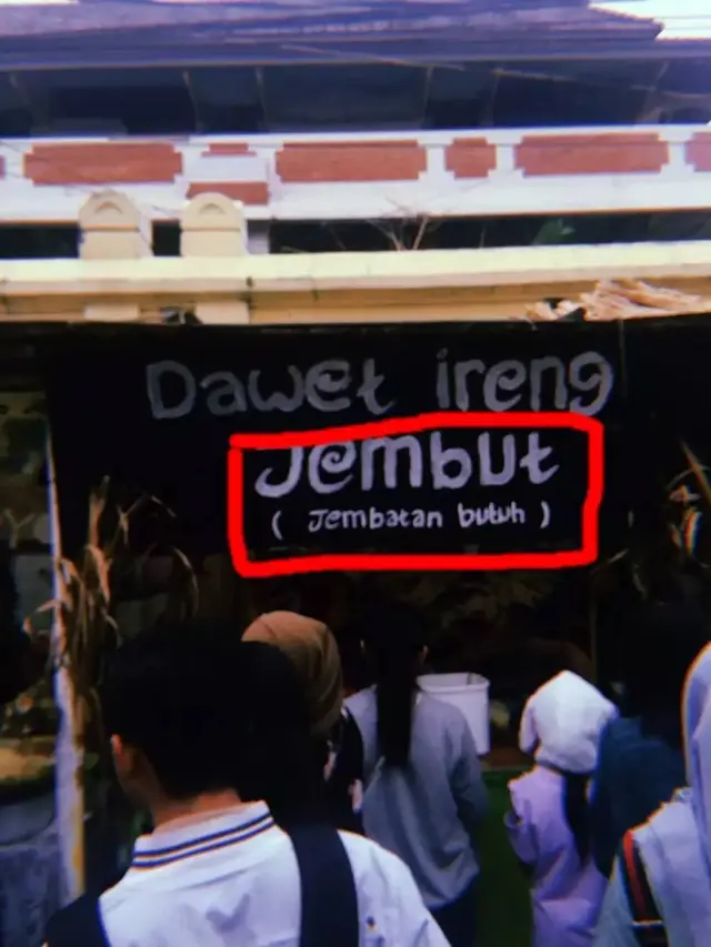 9 Singkatan Tulisan Nyeleneh di Tempat Jualan Es Ini Bikin Geleng Kepala