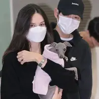 Song Joong Ki dan Katy muncul perdana di publik sebagai pasutri. [@songjoongki.kg].