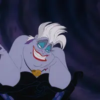 Ursula dalam film The Little Mermaid adalah penyihir yang sering menjebak para duyung dan mengubah mereka menjadi rumput laut, makhluk menjijikkan dan mengurung mereka.(Disney)