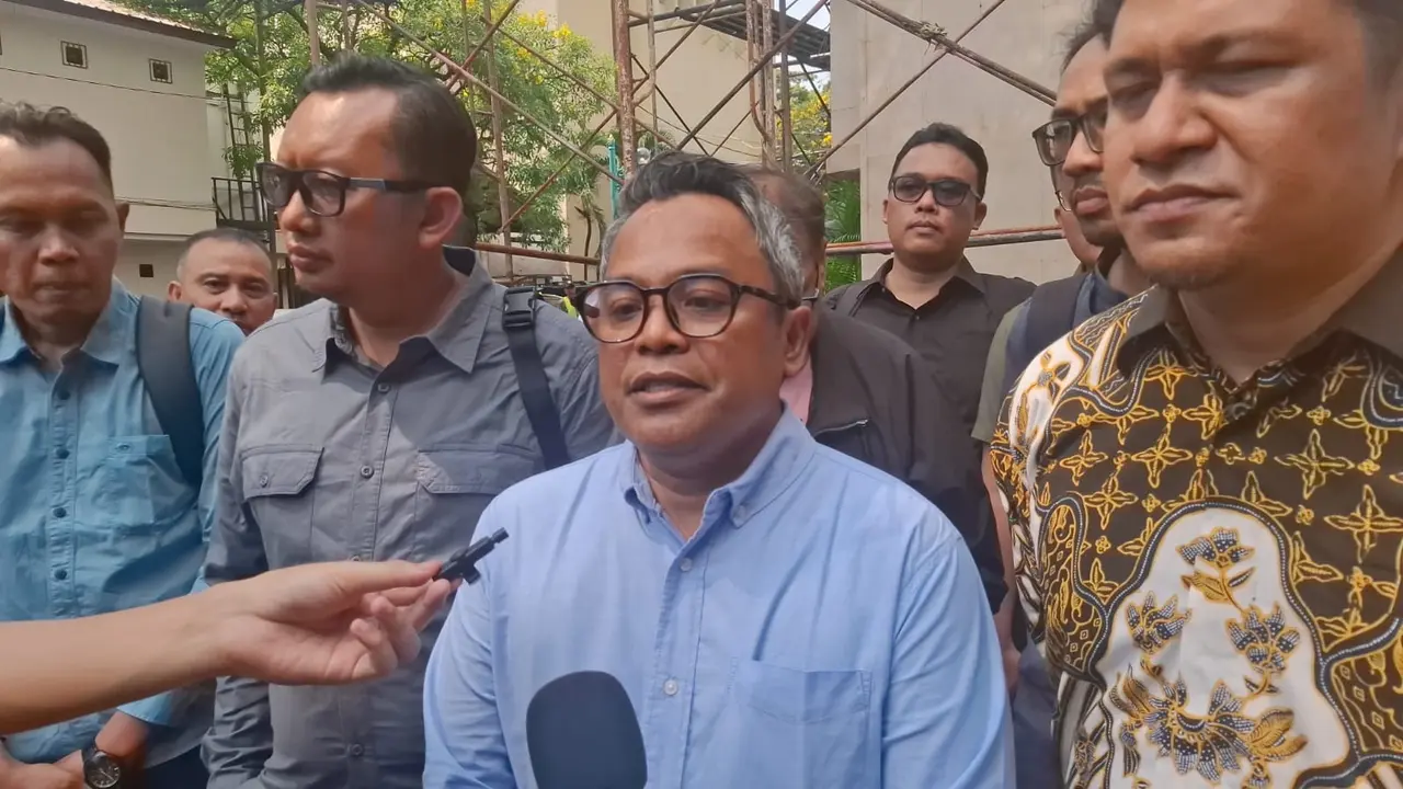 Direktur Eksekutif Jaringan Moderat Indonesia (JMI), Islah Bahrawi menjalani pemeriksaan di Polda Metro Jaya. (Liputan6.com/M Radityo Priyasmoro)