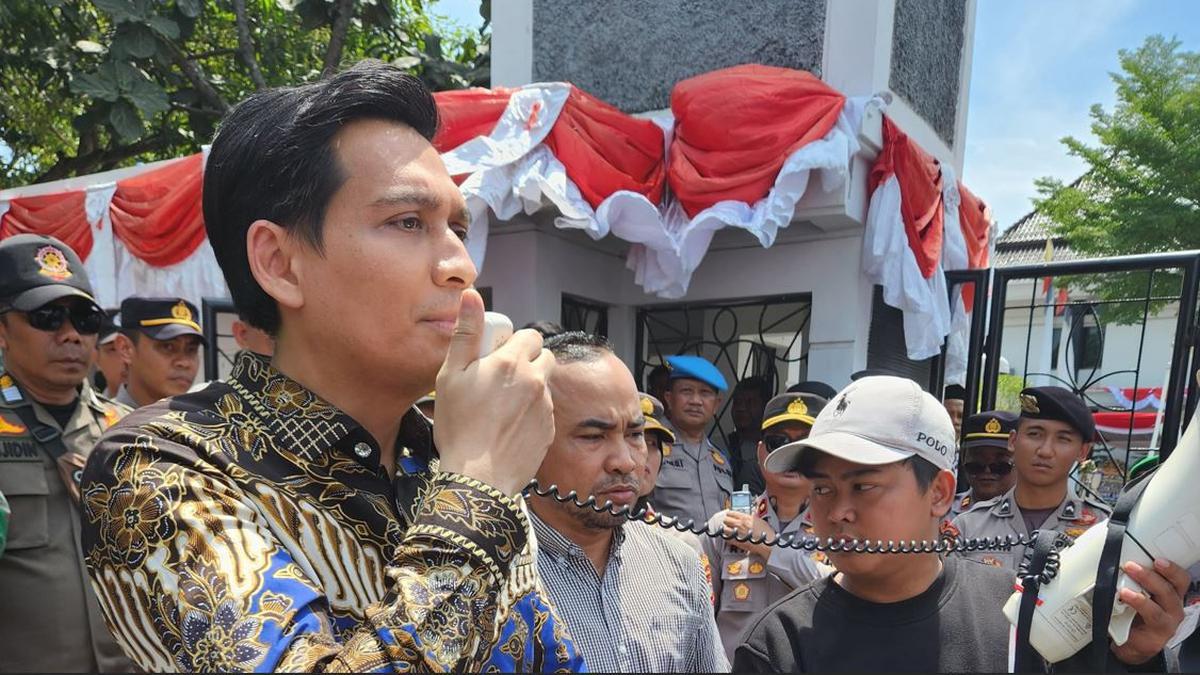 Lucky Hakim Tatap Muka Langsung dengan Pendemo, Serukan Dukungan Kepala Daerah Harus Bebas Narkoba Berita Viral Hari Ini Selasa 22 Oktober 2024