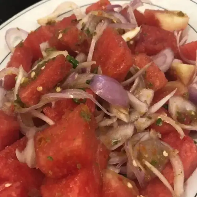 10 Potret Nyeleneh Makanan Dicampur Buah Ini Bikin Geleng Kepala, Tertarik Coba?