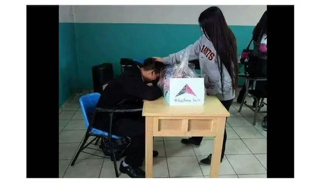 Biasa Tampak Tegar, Potret 5 Cowok Saat Patah Hati Ini Bikin Terenyuh