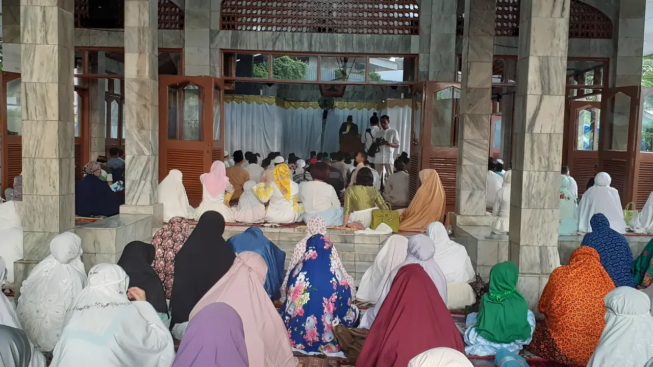 Petinggi Golkar Salat Idul Adha di DPP, TGB Sebagai Khatib