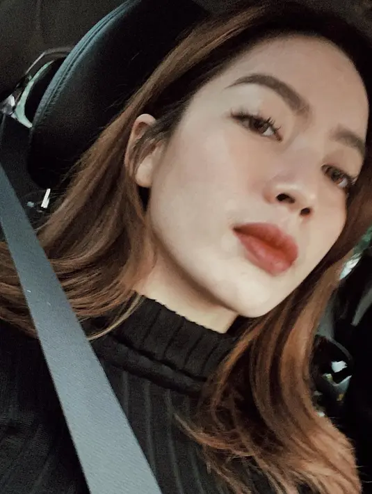 Selain jadi presenter, Harly juga terlibat di sejumlah bisnis seperti restoran dan endorsement di medsos. (Instagram @harlyvalen)