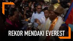 Seorang pendaki gunung warga negara Nepal bernama Kami Rita Sherpa mencetak sebuah rekor. Ia mendaki puncak Gunung Everest untuk ke-24 kalinya dalam tempo kurang dari seminggu.