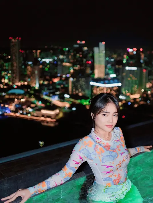 <p>Swimsuit keluaran Vilebrequin itu ternyata harganya sekitar 4 juta rupiah. Fans ungkap rasa kagetnya, tapi juga merasa outfit itu cocok dengan Fuji. [Instagram.com/fuji_an]</p>