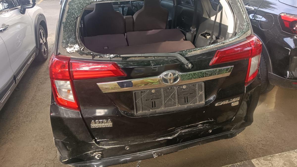Mobil Calya Hitam Ugal-ugalan Tabrak Pengendara di Gunung Sahari, Jakpus