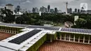 Panel solar untuk sumber listrik tenaga surya terpasang di atap Masjid Istiqlal, Jakarta, Senin (22/2/2021). Selain itu, masjid terbesar se-Asia Tenggara ini memiliki pembangkit listrik tenaga surya yang terpasang di atap. (merdeka.com/Iqbal S Nugroho)