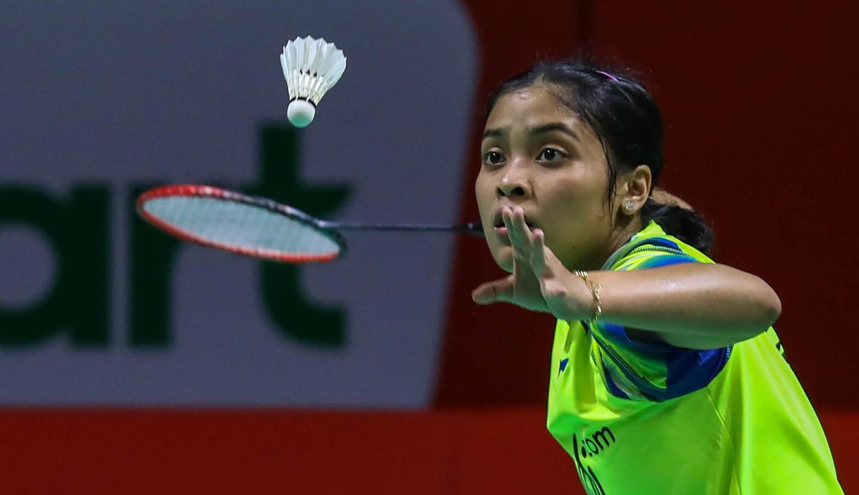 Gregoria Mariska Tunjung. Tunggal putri andalan Indonesia berusia 22 tahun ini dinyatakan positif COVID-19 pada 20 Maret 2022 saat hendak terbang ke Swiss. Akhirnya Grego yang didampingi dokter PBSI dr. Grace Joselini Corlesa harus menjalani karantina di Birmingham. (PBSI)