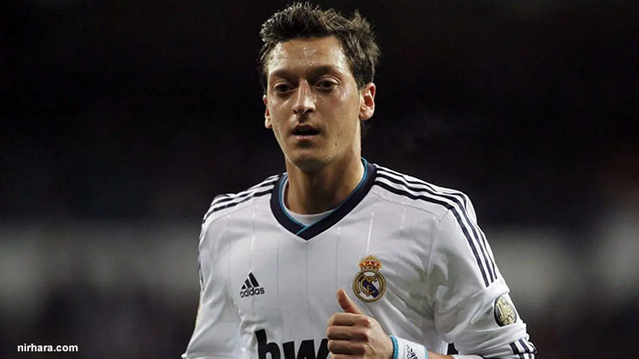 ozil-130823c.jpg