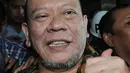 Mantan Ketum PSSI La Nyalla Mattaliliti usai menjalani pemeriksaan di di Kejagung, Jakarta pada Selasa (31/5). La Nyalla menolak menandatangi berkas penahanannya (Liputan6.com/Helmi Afandi)