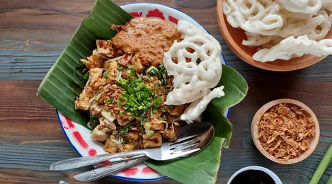 Resep Nasi Lengko khas Cirebon - Food Fimela.com