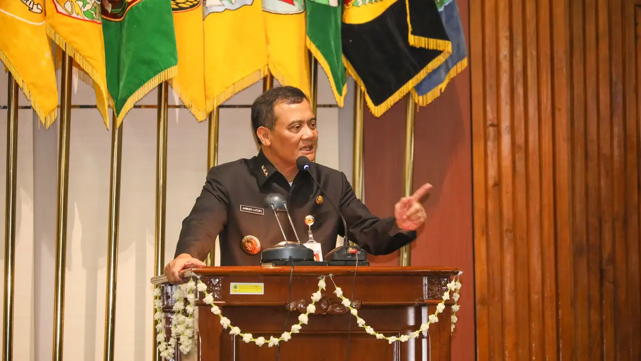 Gubernur Jateng Ahmad Luthfi Dorong Perbaikan Jalan Dipercepat Demi Kelancaran Mudik 2025