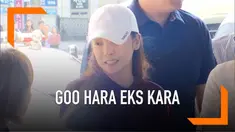 Eks personel Kara, Goo Hara dibawa ke rumah sakit setelah melakukan percobaa bunuh diri di apartemennya.